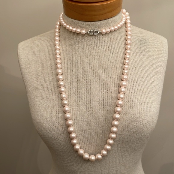 Vintage Pale Pink TRIFARI Single Strand of Pearls 45” - Picture 12 of 16